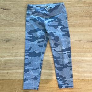 Athleta girl light gray cammo legging 8-10